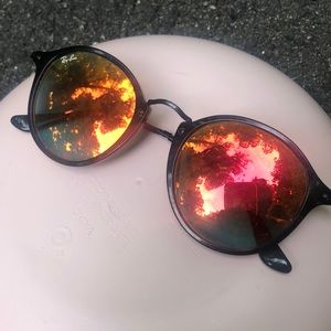 Red Mirrored Ray-Bans